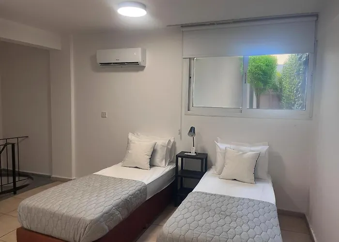 Phaedrus Living Hoopoe Residencies 001