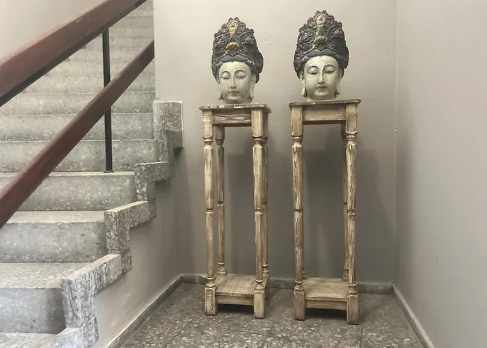 Phaedrus Living Hoopoe Residencies 001 *